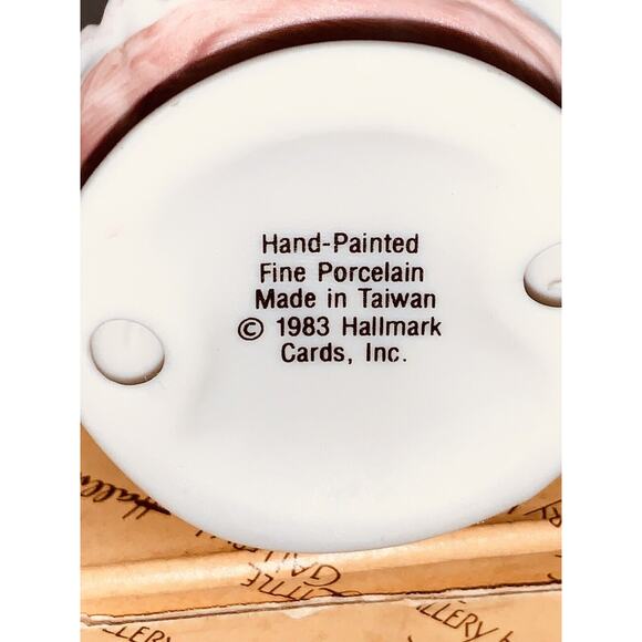 Hallmark 1983 Girl With Heart Heartfelt Wishes Porcelain Figurine Mary Hamilton - Picture 4 of 14